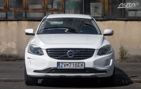 Volvo XC60 D4 2.4L Drive-E Summum AWD / 140kW / A6 / ZÁRUKA / AJ NA SPLÁTKY / PROTIÚČET 2016 bílá
