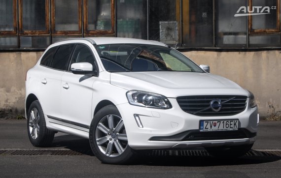 Volvo XC60 D4 2.4L Drive-E Summum AWD / 140kW / A6 / ZÁRUKA / AJ NA SPLÁTKY / PROTIÚČET 2016 bílá