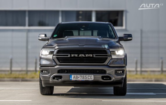 Dodge RAM 1500 5.7 HEMI LARAMIE / LPG / 295kW / A8 / AJ NA SPLÁTKY / PROTIÚČET 2020 šedá