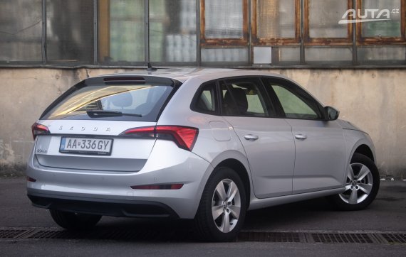 Škoda Scala 1.0 TSI Ambition / 81kW / M6 / ZÁRUKA / AJ NA SPLÁTKY / PROTIÚČET 2024 stříbrná metalíza