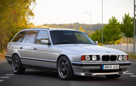 BMW 530i V8 160kw Touring E34 1993 stříbrná metalíza