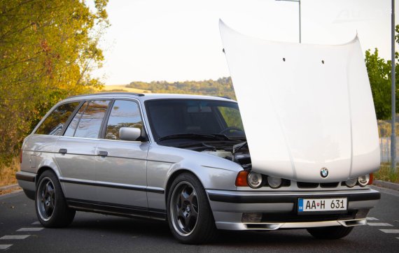 BMW 530i V8 160kw Touring E34 1993 stříbrná metalíza