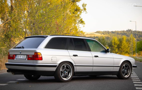 BMW 530i V8 160kw Touring E34 1993 stříbrná metalíza