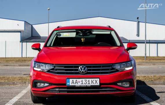Volkswagen Passat Variant 2.0 TDI / 130kW / 2021 červená