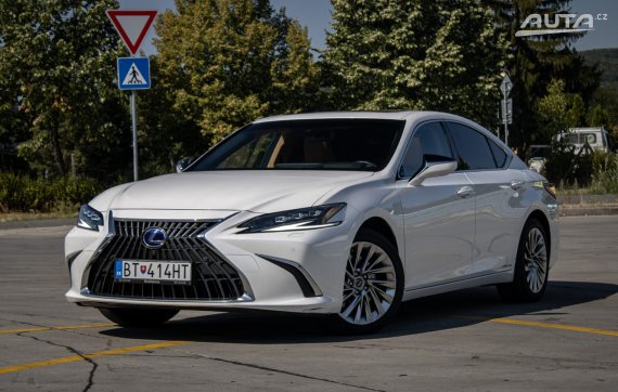 Lexus ES 300H Luxury CVT/1 131kW Hybrid / AJ NA SPLÁTKY / PROTIÚČET 2023 - hlavní pohled