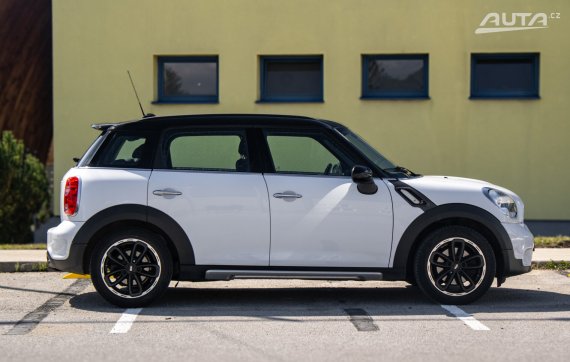 Mini Countryman Cooper S ALL4 / 140kW / A6 / ZÁRUKA / AJ NA SPLÁTKY / PROTIÚČET 2015 bílá