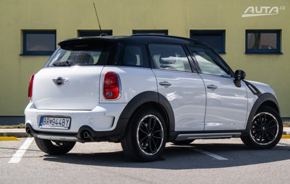 Mini Countryman Cooper S ALL4 / 140kW / A6 / ZÁRUKA / AJ NA SPLÁTKY / PROTIÚČET 2015 bílá