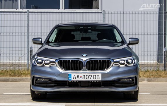 BMW Rad 5 Touring G31 530d xDrive Sportline / 195kW / A8 / ZÁRUKA / AJ NA SPLÁTKY / PROTIÚČET 2019 šedá