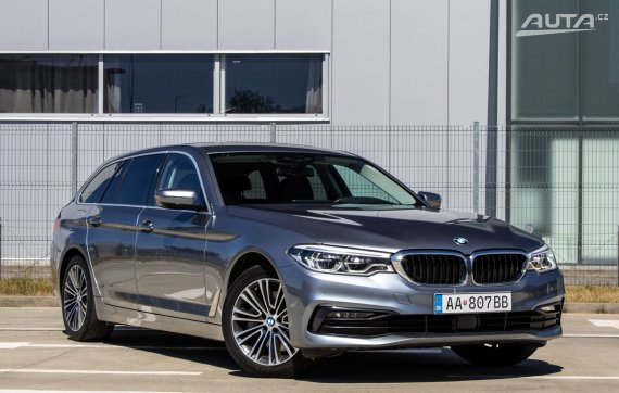 BMW Rad 5 Touring G31 530d xDrive Sportline / 195kW / A8 / ZÁRUKA / AJ NA SPLÁTKY / PROTIÚČET 2019 šedá