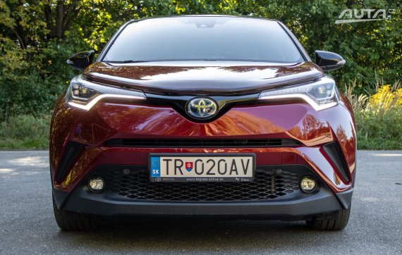Toyota C-HR 1.8 Hybrid Selection / 72kW / CVT / ZÁRUKA / AJ NA SPLÁTKY / PROTIÚČET 2018 červená
