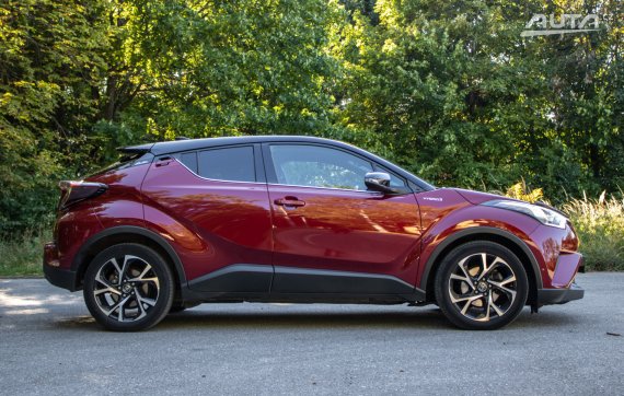 Toyota C-HR 1.8 Hybrid Selection / 72kW / CVT / ZÁRUKA / AJ NA SPLÁTKY / PROTIÚČET 2018 červená