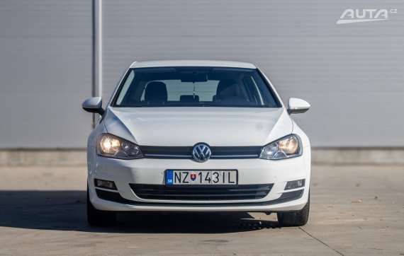 Volkswagen Golf 1.6 TDI MT/5 81kW 2016 / AJ NA SPLÁTKY / PROTIÚČET 2016 bílá