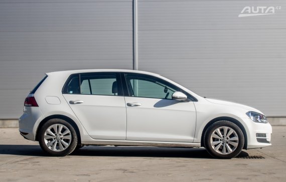 Volkswagen Golf 1.6 TDI MT/5 81kW 2016 / AJ NA SPLÁTKY / PROTIÚČET 2016 bílá