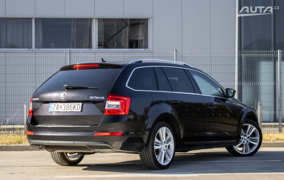 Škoda Octavia Combi 2.0 TDI Elegance / Exclusive / 110kW / M6 / ZÁRUKA / AJ NA SPLÁTKY / PROTIÚČET 2015 černá