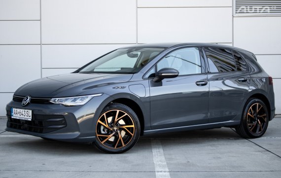 Volkswagen Golf 1.5 eTSI eHybrid Limited DSG / 110kW / A6 / ZÁRUKA / AJ NA SPLÁTKY / PROTIÚČET