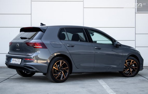 Volkswagen Golf 1.5 eTSI eHybrid Limited DSG / 110kW / A6 / ZÁRUKA / AJ NA SPLÁTKY / PROTIÚČET 2025 šedá