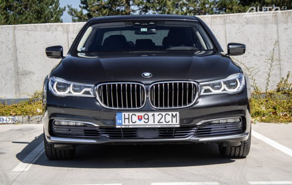 BMW Rad 7 740Ld xDrive G12 / 235kW / A8 / ZÁRUKA / AJ NA SPLÁTKY / PROTIÚČET 2017 šedá