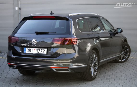 Volkswagen Passat 2.0 TDI DSG / 110kW / A7 2020 šedá
