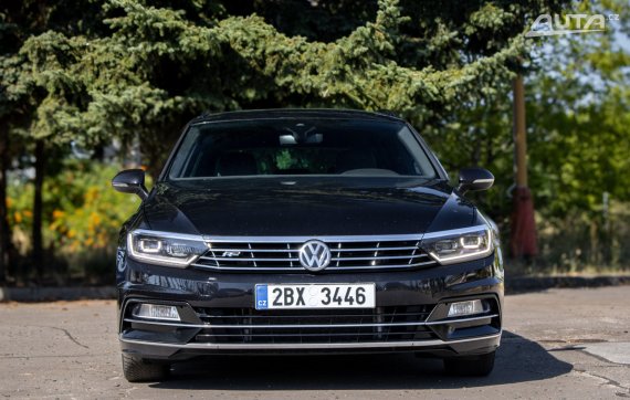 Volkswagen Passat 2.0 TDI DSG R-Line / 110kW / A7 2018 černá