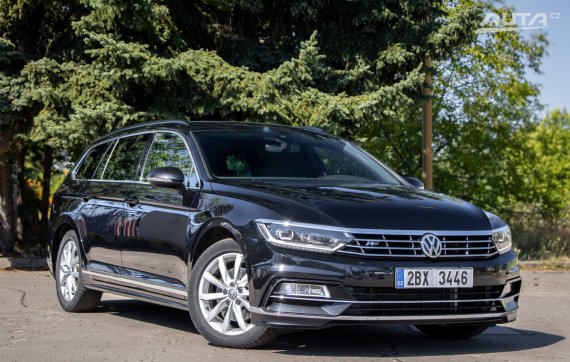 Volkswagen Passat 2.0 TDI DSG R-Line / 110kW / A7 2018 černá