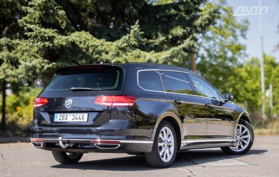 Volkswagen Passat 2.0 TDI DSG R-Line / 110kW / A7 2018 černá