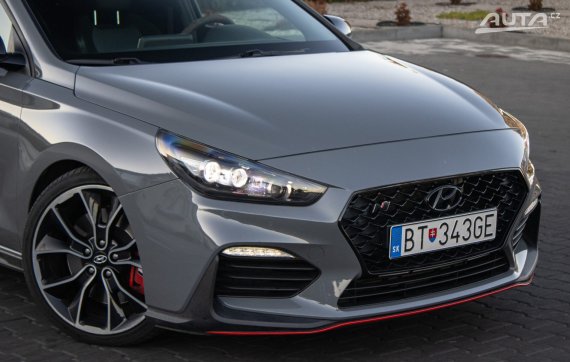 Hyundai i30 Fastback N 2.0 T-GDi N Performance, 202kW, M6 / AJ NA SPLÁTKY / PROTIÚČET / 2019 šedá