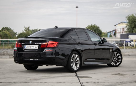 BMW Rad 5 530d xDrive F10 A/T, 190kW, A8 / AJ NA SPLÁTKY / PROTIÚČET / 2011 černá