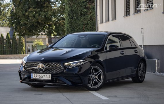 Mercedes-Benz A trieda A180 AMG line 2023 100kW MHEV AT/7 / AJ NA SPLÁTKY / PROTIÚČET