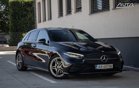 Mercedes-Benz A trieda A180 AMG line 2023 100kW MHEV AT/7 / AJ NA SPLÁTKY / PROTIÚČET 2023 černá