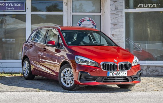 BMW Rad 2 Active Tourer 218i AT/7 103kW / AJ NA SPLÁTKY / PROTIÚČET 2019 červená