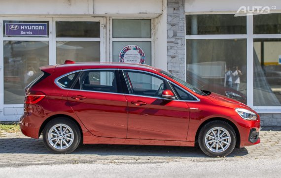 BMW Rad 2 Active Tourer 218i AT/7 103kW / AJ NA SPLÁTKY / PROTIÚČET 2019 červená
