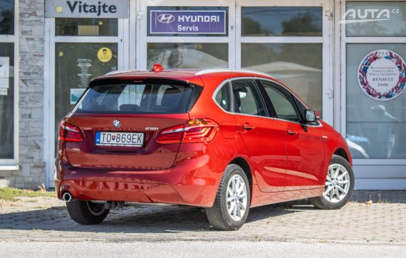 BMW Rad 2 Active Tourer 218i AT/7 103kW / AJ NA SPLÁTKY / PROTIÚČET 2019 červená