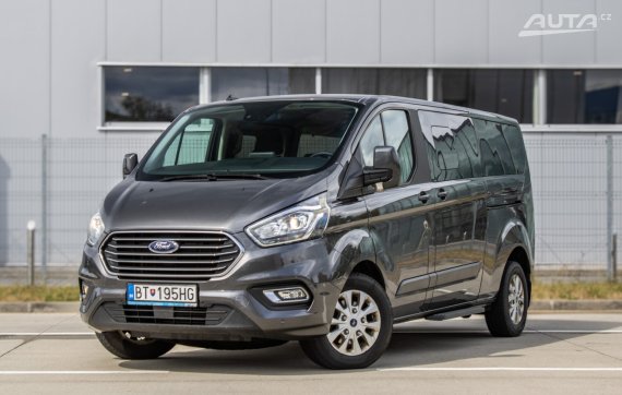 Ford Tourneo Custom 2.0 TDCi 320 L2H1 Family | 2.0 EcoBlue 110 kW / AJ NA SPLÁTKY / PROTIÚČET 2022 - hlavní pohled