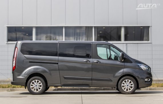 Ford Tourneo Custom 2.0 TDCi 320 L2H1 Family | 2.0 EcoBlue 110 kW / AJ NA SPLÁTKY / PROTIÚČET 2022 šedá