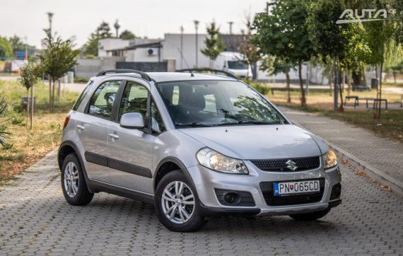 Suzuki SX4 MT/5 82kW 2010 / AJ NA SPLÁTKY / PROTIÚČET 2010 stříbrná metalíza