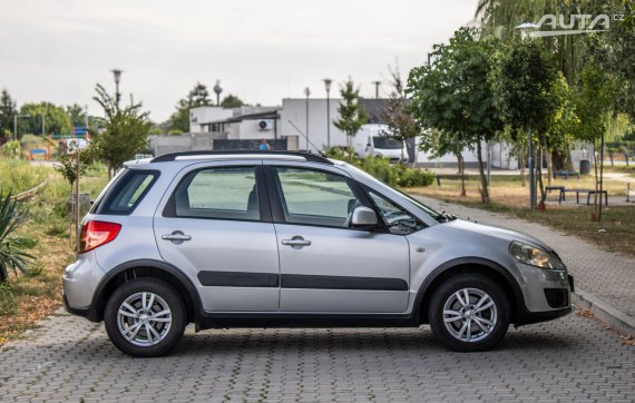 Suzuki SX4 MT/5 82kW 2010 / AJ NA SPLÁTKY / PROTIÚČET 2010 stříbrná metalíza