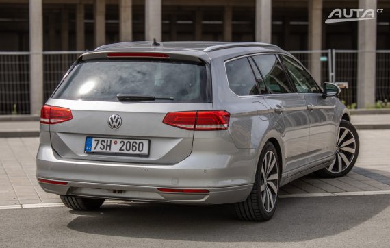 Volkswagen Passat 2016 110kW MT/6 2016 stříbrná metalíza