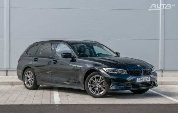 BMW Rad 3 Touring 320d mHEV xDrive AT/8 140kW / AJ NA SPLÁTKY / PROTIÚČET 2022 černá