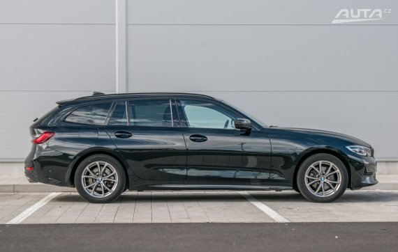 BMW Rad 3 Touring 320d mHEV xDrive AT/8 140kW / AJ NA SPLÁTKY / PROTIÚČET 2022 černá