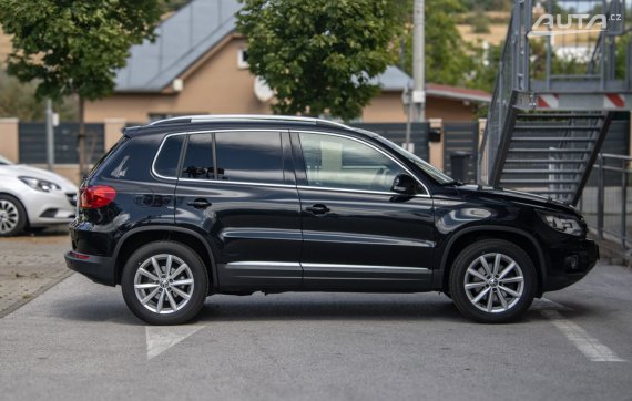 Volkswagen Tiguan 2.0 TDI 4MOTION Lounge / 103kW / M6 / ZÁRUKA / AJ NA SPLÁTKY / PROTIÚČET 2015 černá