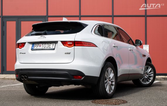 Jaguar F-Pace 2.0D l4 AWD / 132kW / A8 / ZÁRUKA / AJ NA SPLÁTKY / PROTIÚČET 2017 bílá