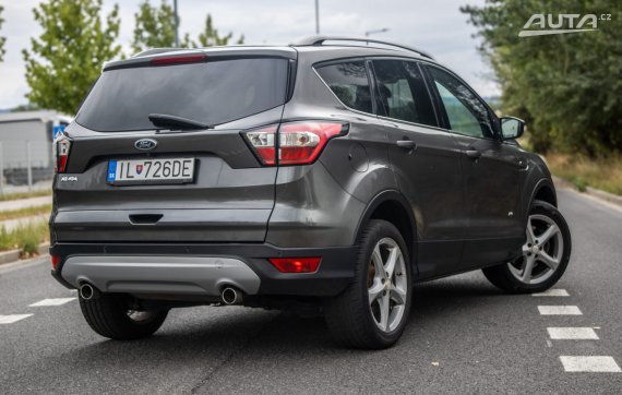 Ford Kuga 2.0 TDCi AWD 110kW MT/6 / AJ NA SPLÁTKY / PROTIÚČET 2017 šedá