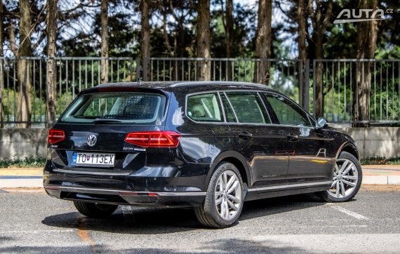 Volkswagen Passat Variant B8 2.0 TDI BMT Highline 110kW AT/6 / AJ NA SPLÁTKY / PROTIÚČET 2016 černá
