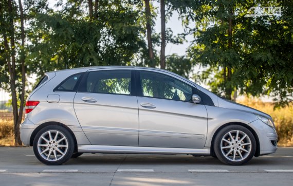 Mercedes-Benz B trieda 200 TURBO 2005 193kW AT/6 / AJ NA SPLÁTKY / PROTIÚČET 2005 stříbrná metalíza