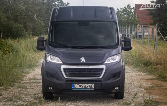 Peugeot Boxer 2.2 BlueHDi 165k L3, 121kW, M6, 7 miest / AJ NA SPLÁTKY / PROTIÚČET / 2020 šedá