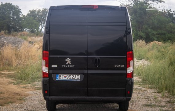 Peugeot Boxer 2.2 BlueHDi 165k L3, 121kW, M6, 7 miest / AJ NA SPLÁTKY / PROTIÚČET / 2020 šedá