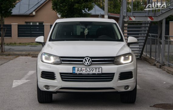 Volkswagen Touareg 3.0 TDI V6 / 180kW / A8 / ZÁRUKA / AJ NA SPLÁTKY / PROTIÚČET 2011 bílá