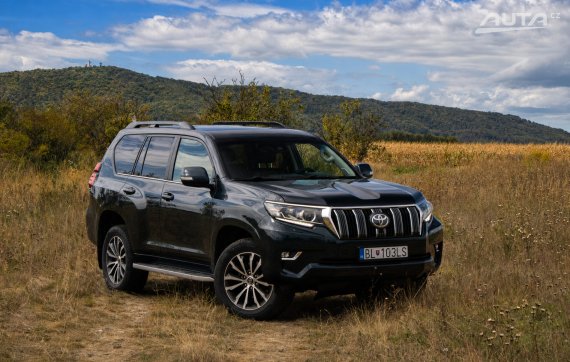 Toyota Land Cruiser 2.8 D-4D Executive / Aj na splátky a Protiúčet / 2017 černá