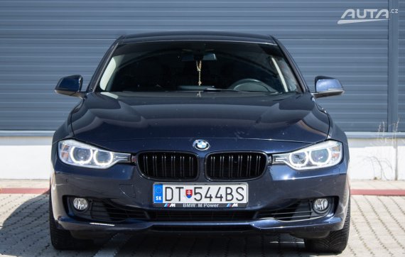 BMW Rad 3 320i xDrive A/T, 135kW (2015) / AJ NA SPLÁTKY / PROTIÚČET / 2015 modrá