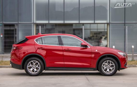 Alfa Romeo Stelvio 2.0 280k Super Q4 AT/8 206kW / AJ NA SPLÁTKY / PROTIÚČET 2017 červená